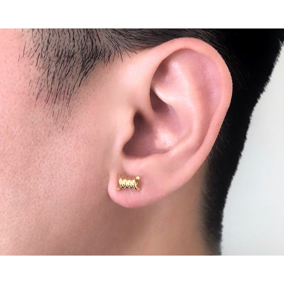 18K イエローゴールド 片耳ピアス 着用