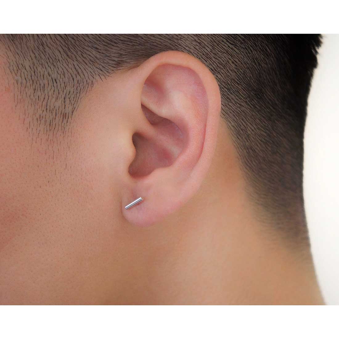 18K 片耳ピアス ホワイトゴールド 着用