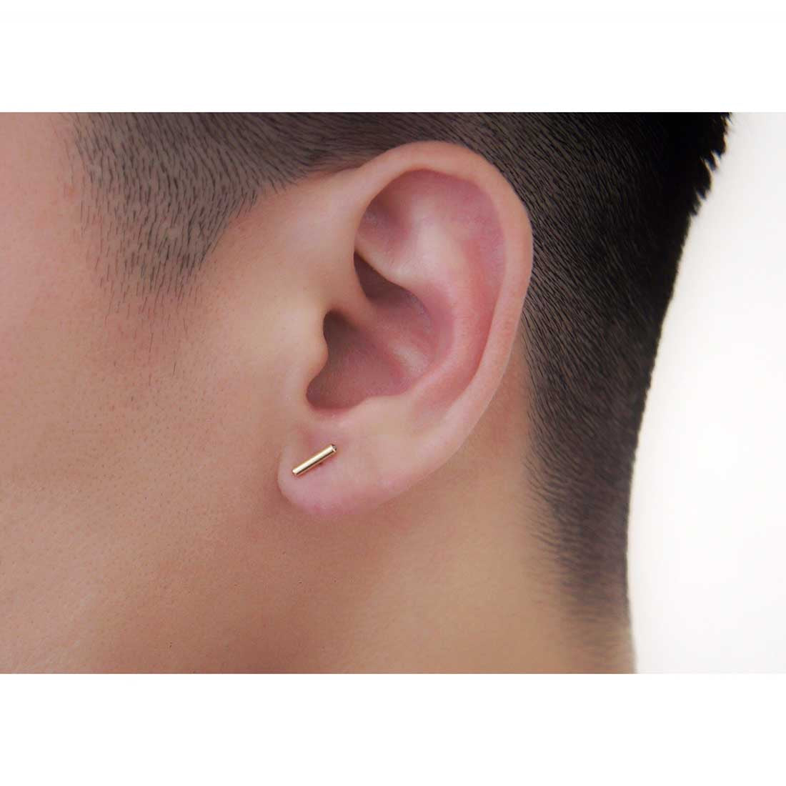 18K 片耳ピアス イエローゴールド Black Diamond 着用