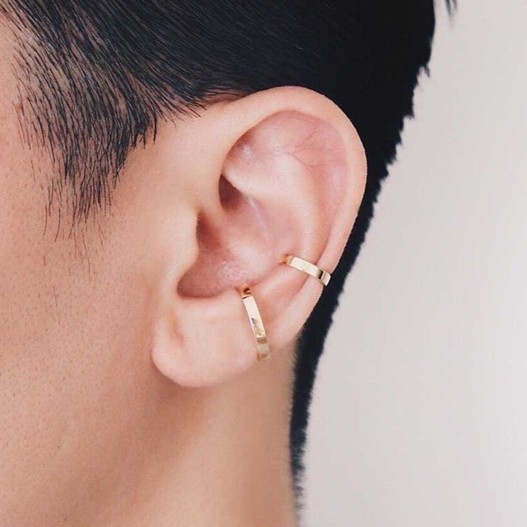 18K イエローゴールド イヤーカフ 片耳 着用写真