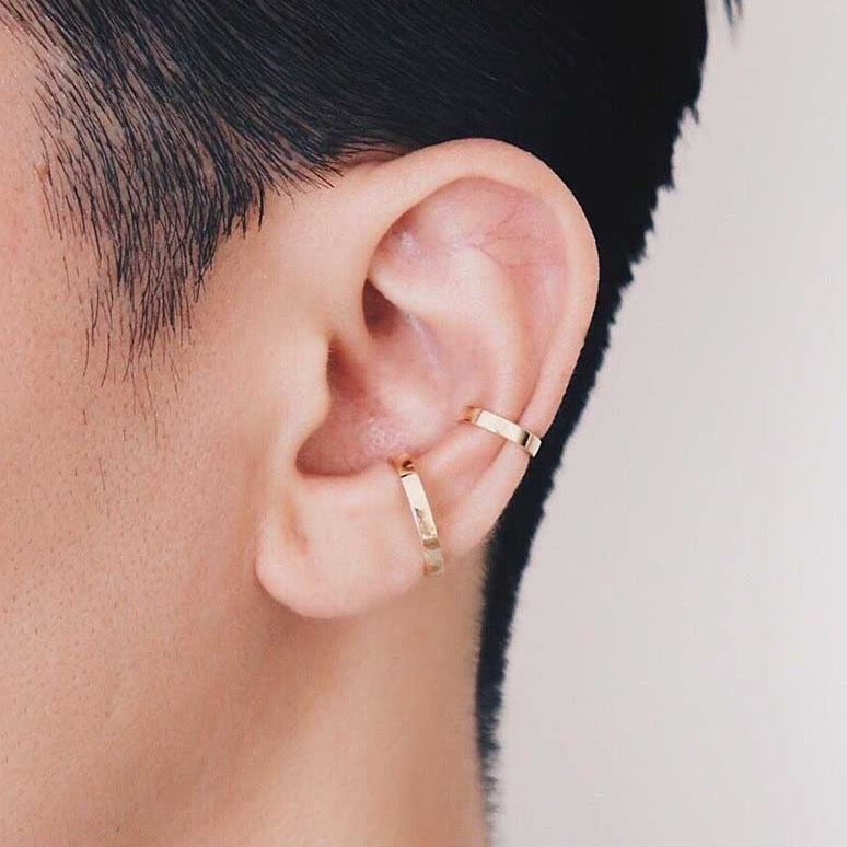 18K イエローゴールド イヤーカフ 片耳 着用写真