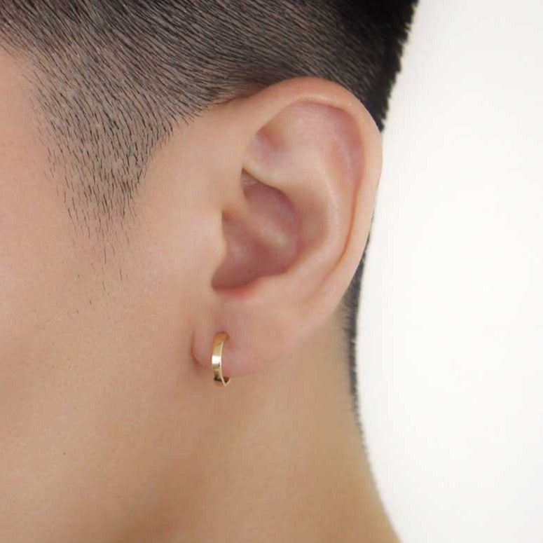 18K イエローゴールド 片耳ピアス 着用写真