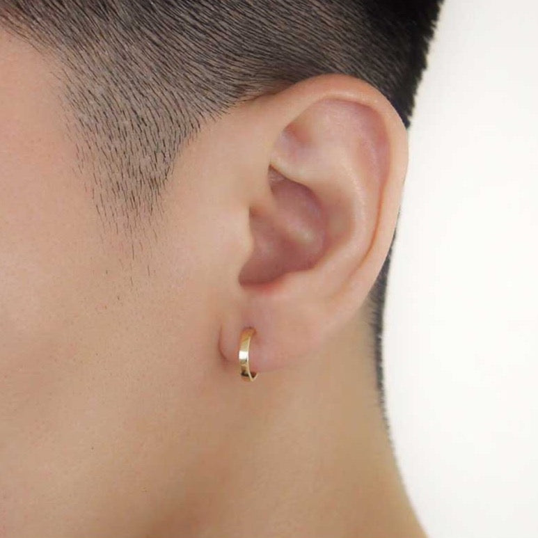 18K イエローゴールド 片耳ピアス 着用写真 2mm