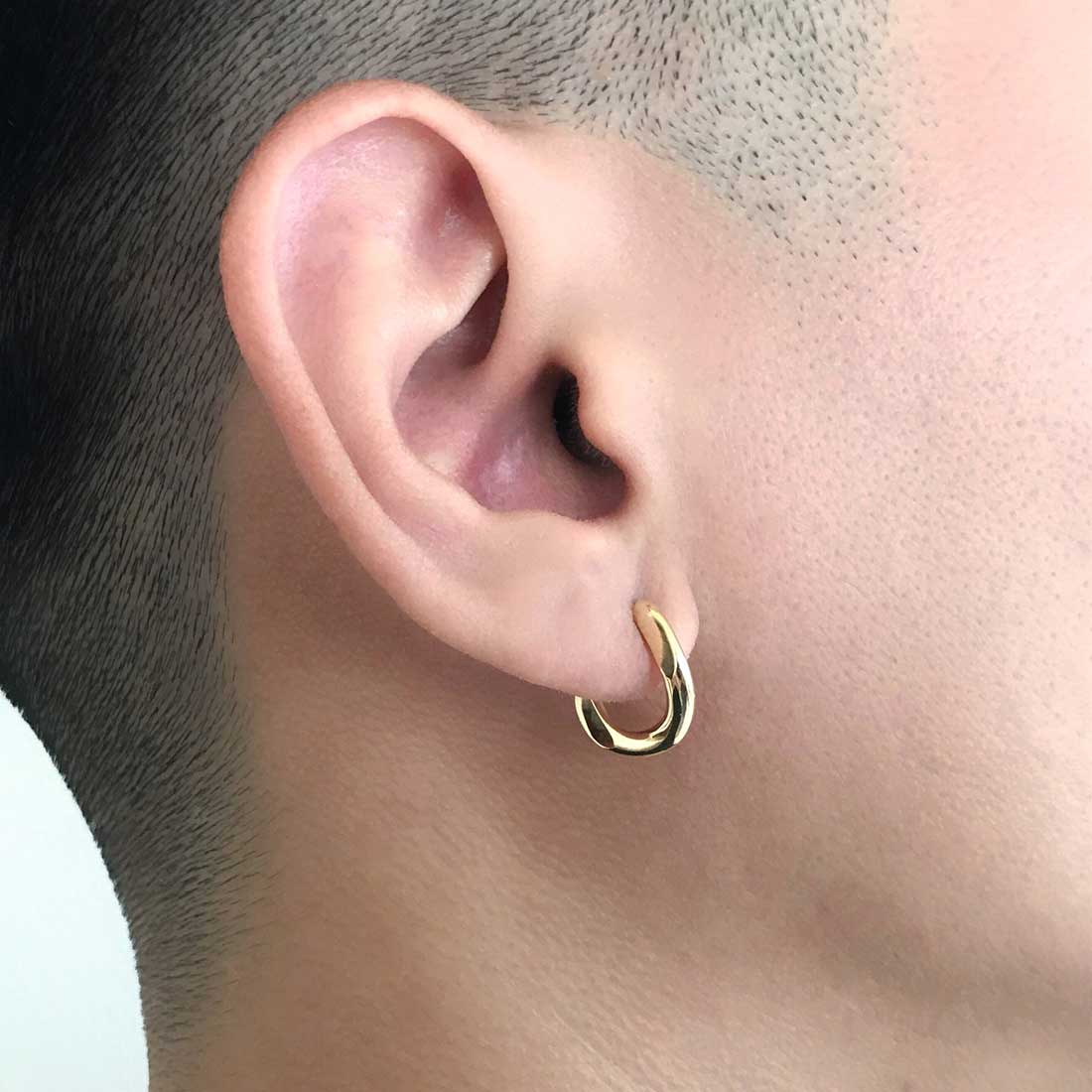 18K イエローゴールド 片耳ピアス 右耳用 着用