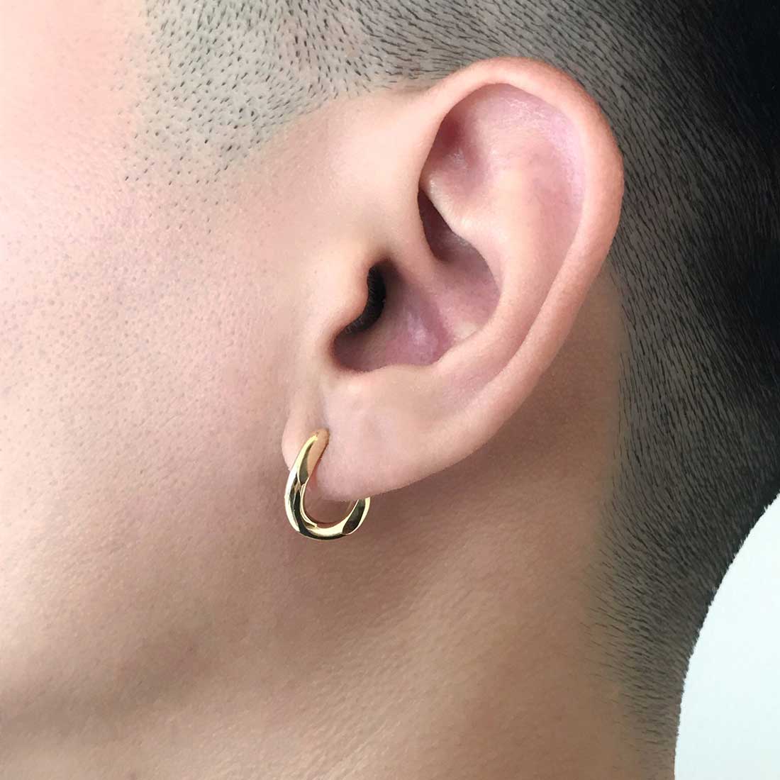 18K イエローゴールド 片耳ピアス 左耳用 着用