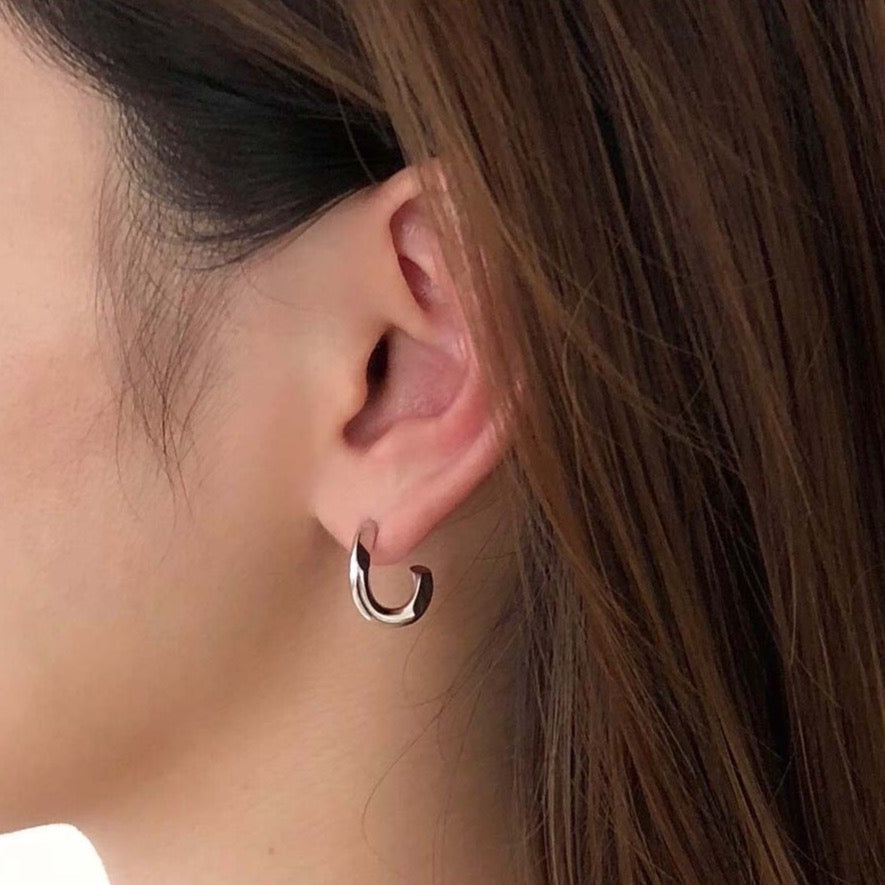 18K ホワイトゴールド 片耳ピアス 着用 左耳用