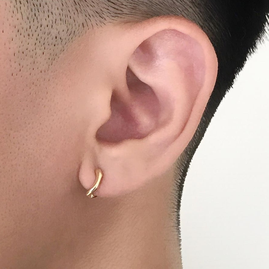 18K イエローゴールド 片耳ピアス 左用 Sサイズ 着用