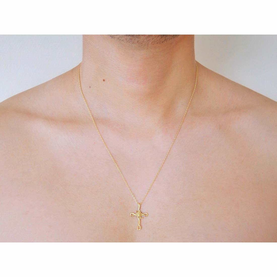 18K イエローゴールド クロスネックレス Cross Necklace 着用