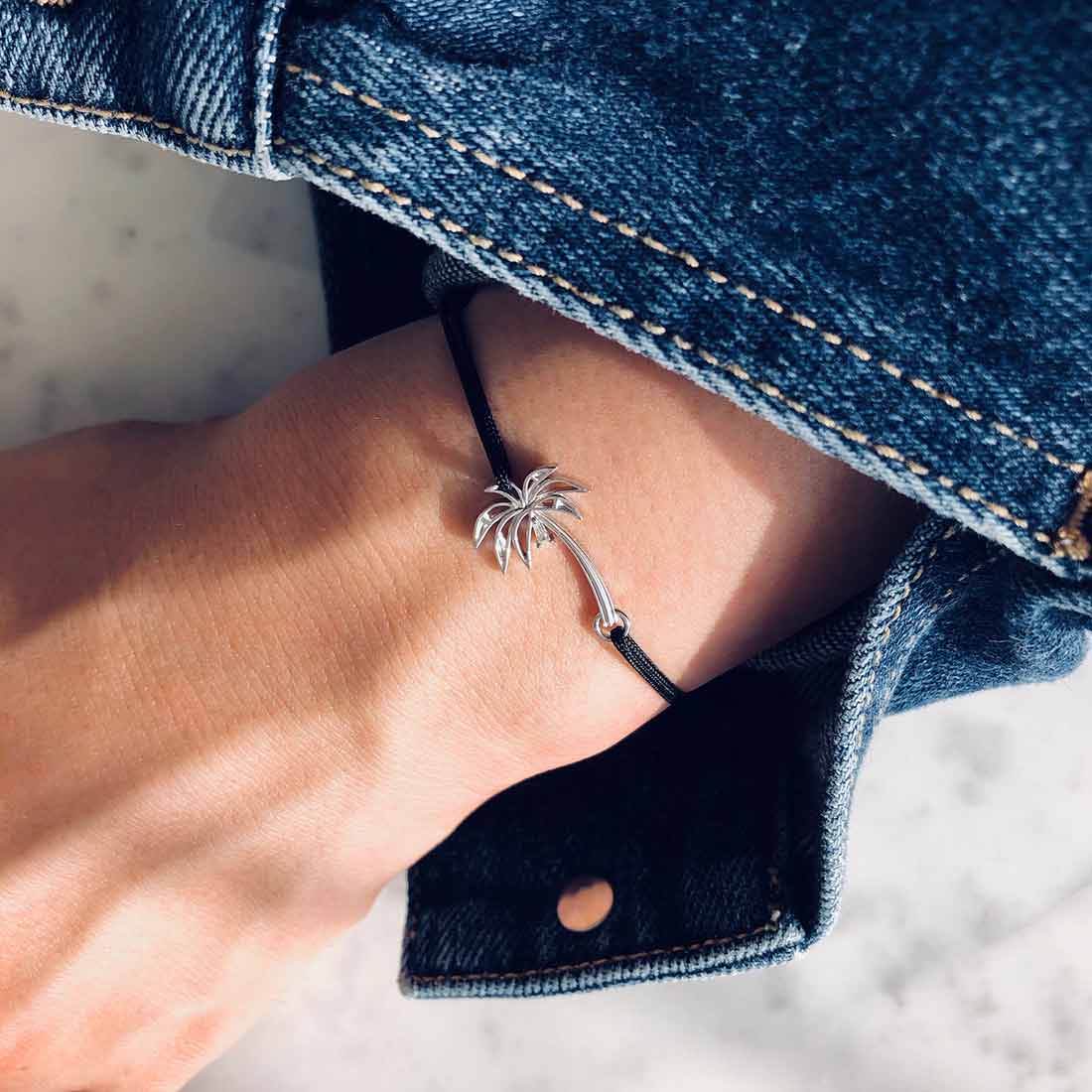 18K Cord Bracelet コードブレスレットPalm Tree パームツリー ヤシの木 Dismondo ダイアモンド ホワイトゴールド 着用