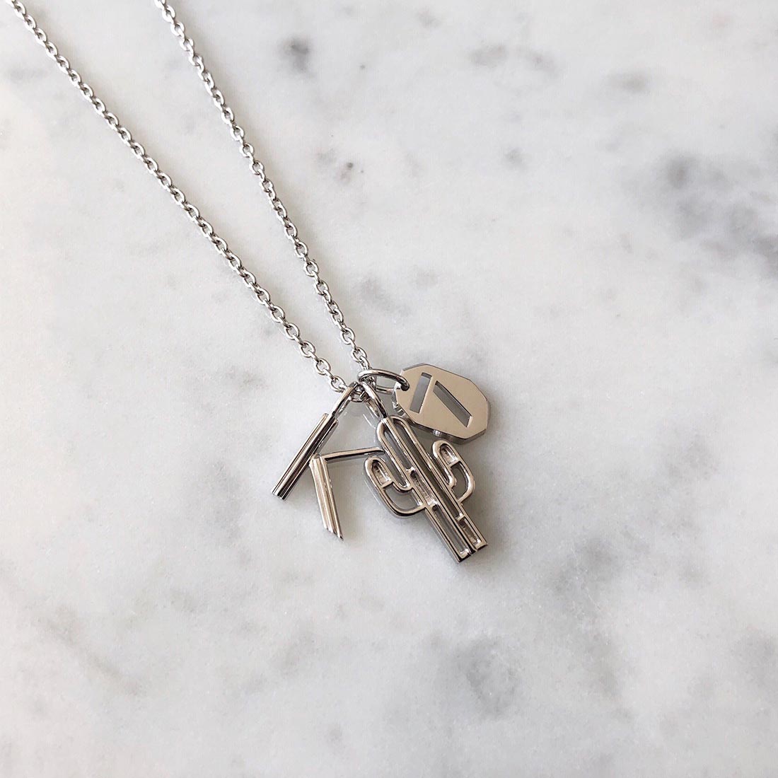 18K イニシャルチャーム コーディネート