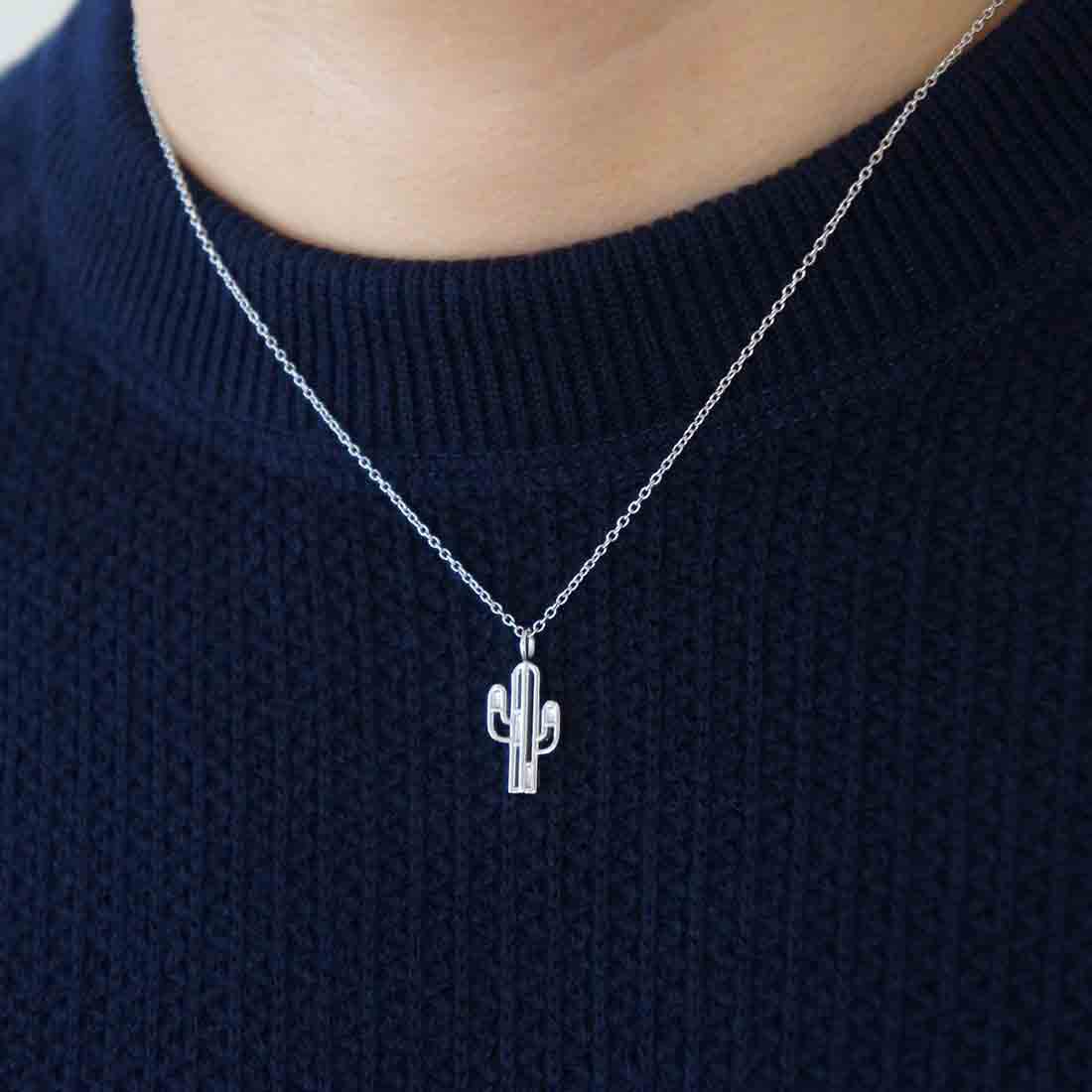 18K ホワイトゴールド チャーム Charm CACTUS 着用