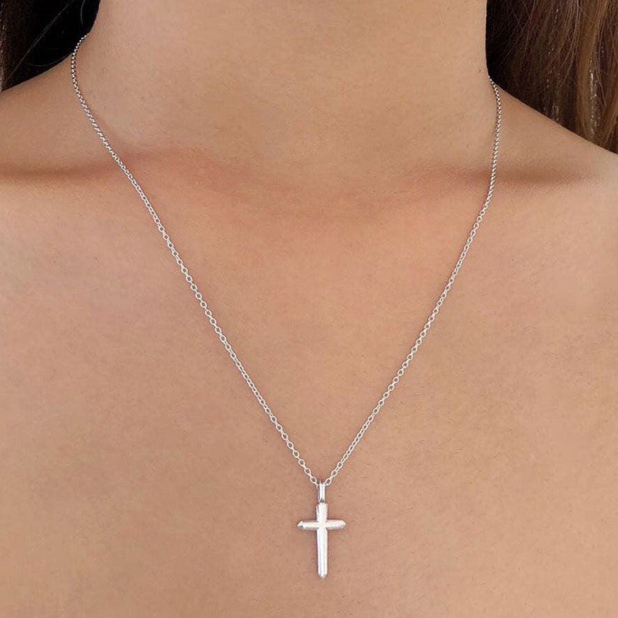 18K ホワイトゴールド ネックレス Necklace Crystal Cross クリスタルクロス 着用
