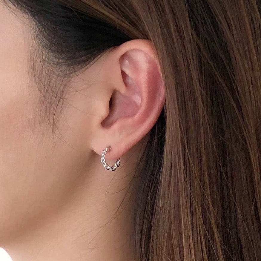 18K Anchor Chain フープピアス 片耳ピアス Sサイズ ホワイトゴールド 着用