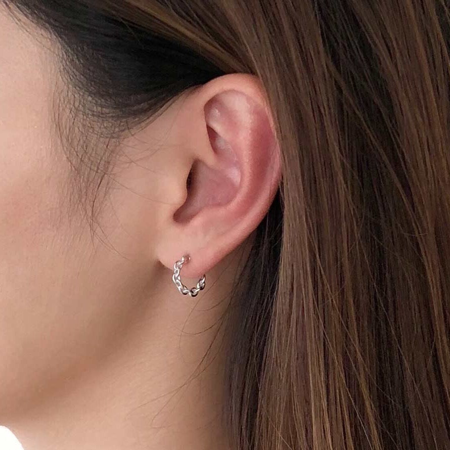 18K Anchor Chain フープピアス 片耳ピアス Sサイズ ホワイトゴールド 着用