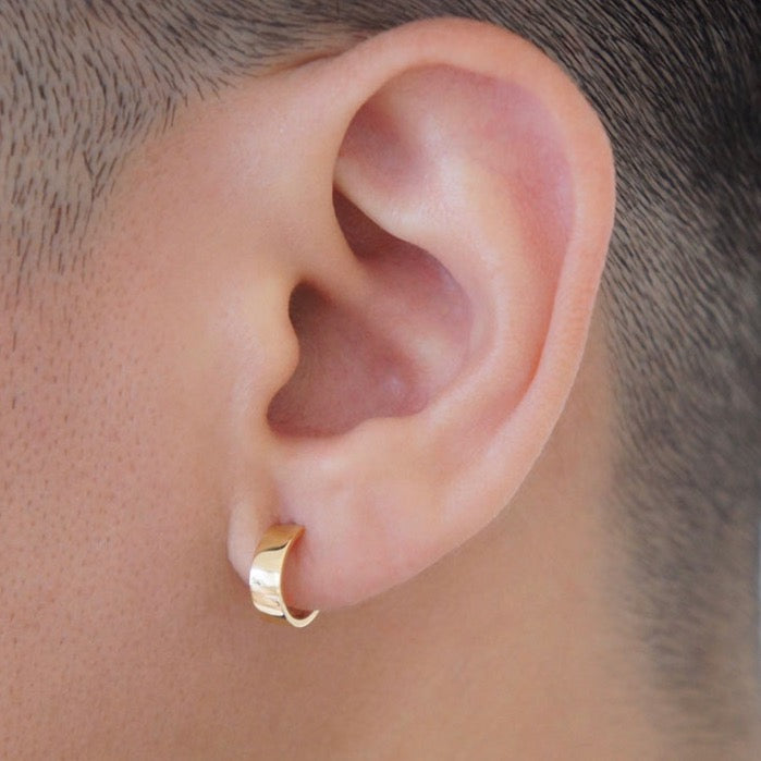 18K イエローゴールド 3.5mm片耳ピアス 着用写真