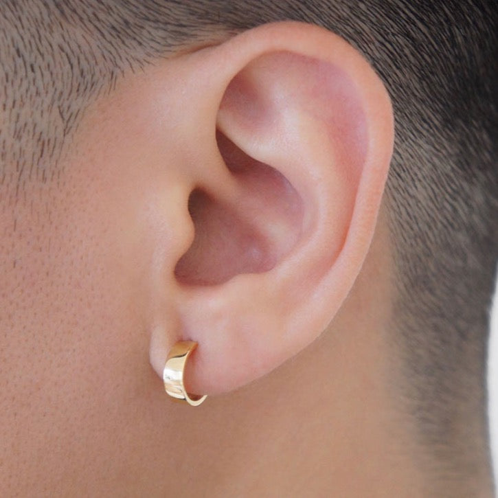 18K イエローゴールド 片耳ピアス 3.5mm 着用写真