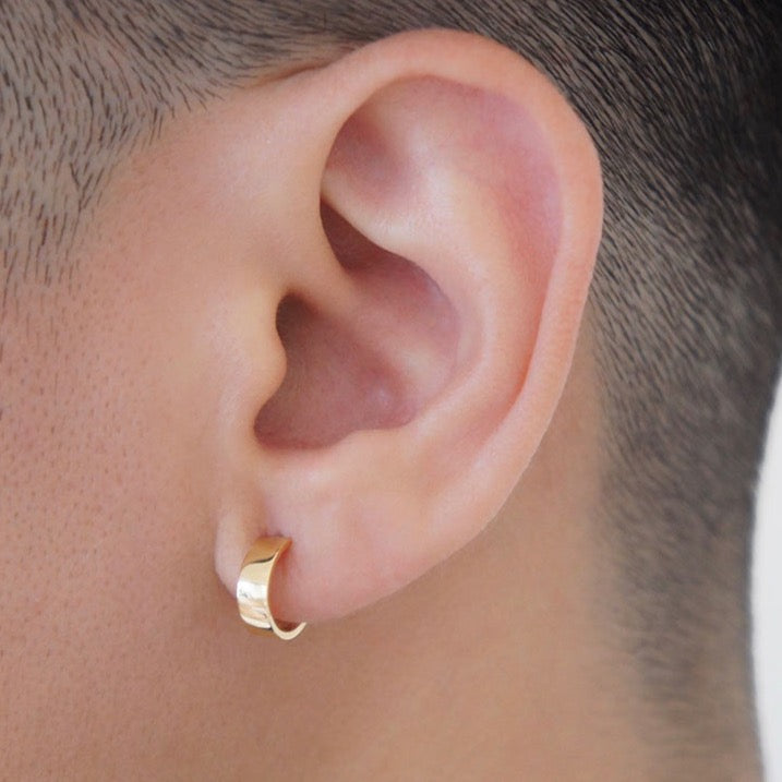 18K イエローゴールド 3.5mm片耳ピアス 着用写真