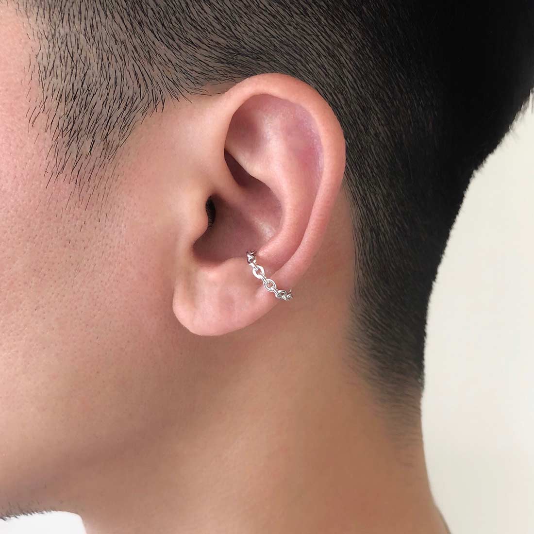 18K ホワイトゴールド イヤーカフ Ear Cuff Anchor Chain 着用