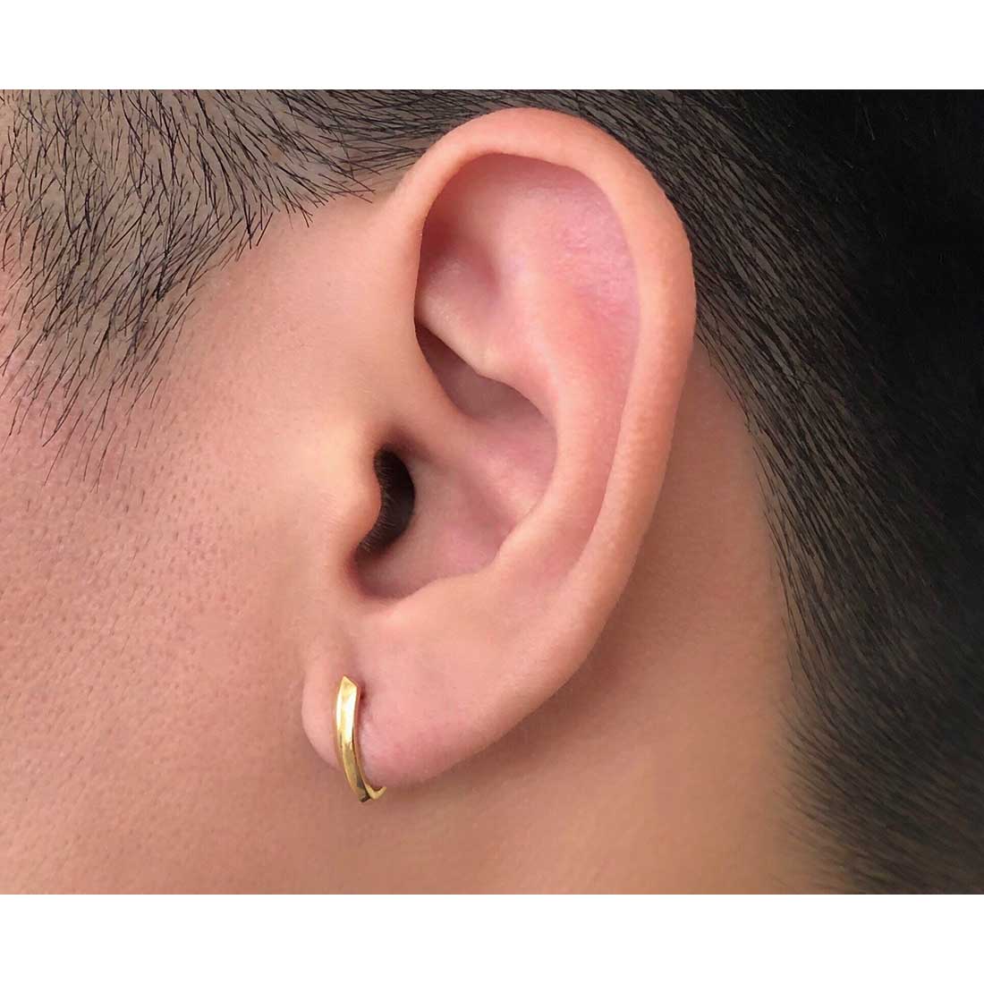 18K 片耳ピアス イエローゴールド 着用写真