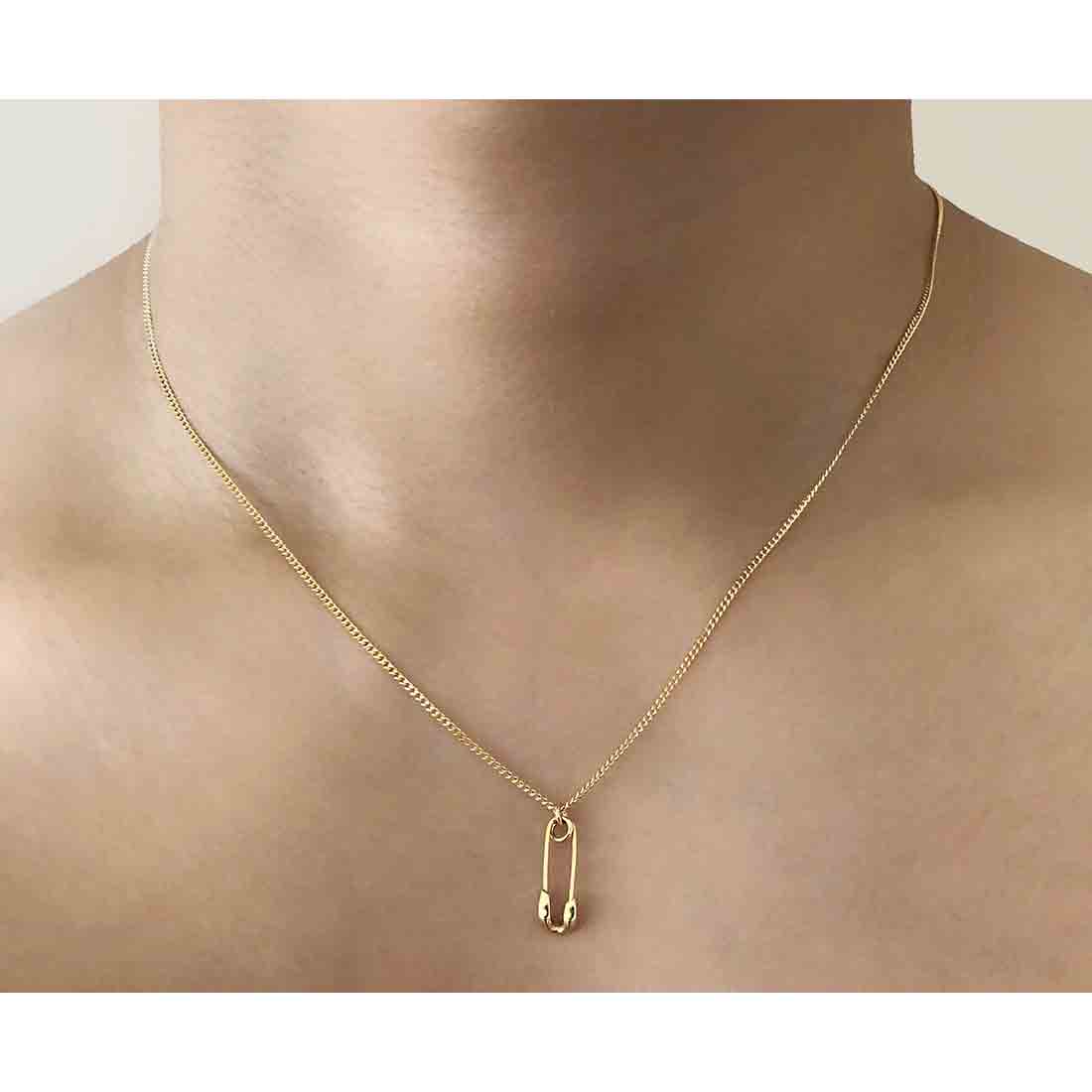 18K Safety Pin Necklace ネックレス イエローゴールド 着用写真