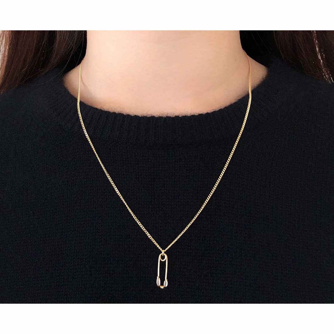 18K Safety Pin Necklace ネックレス イエローゴールド 着用写真