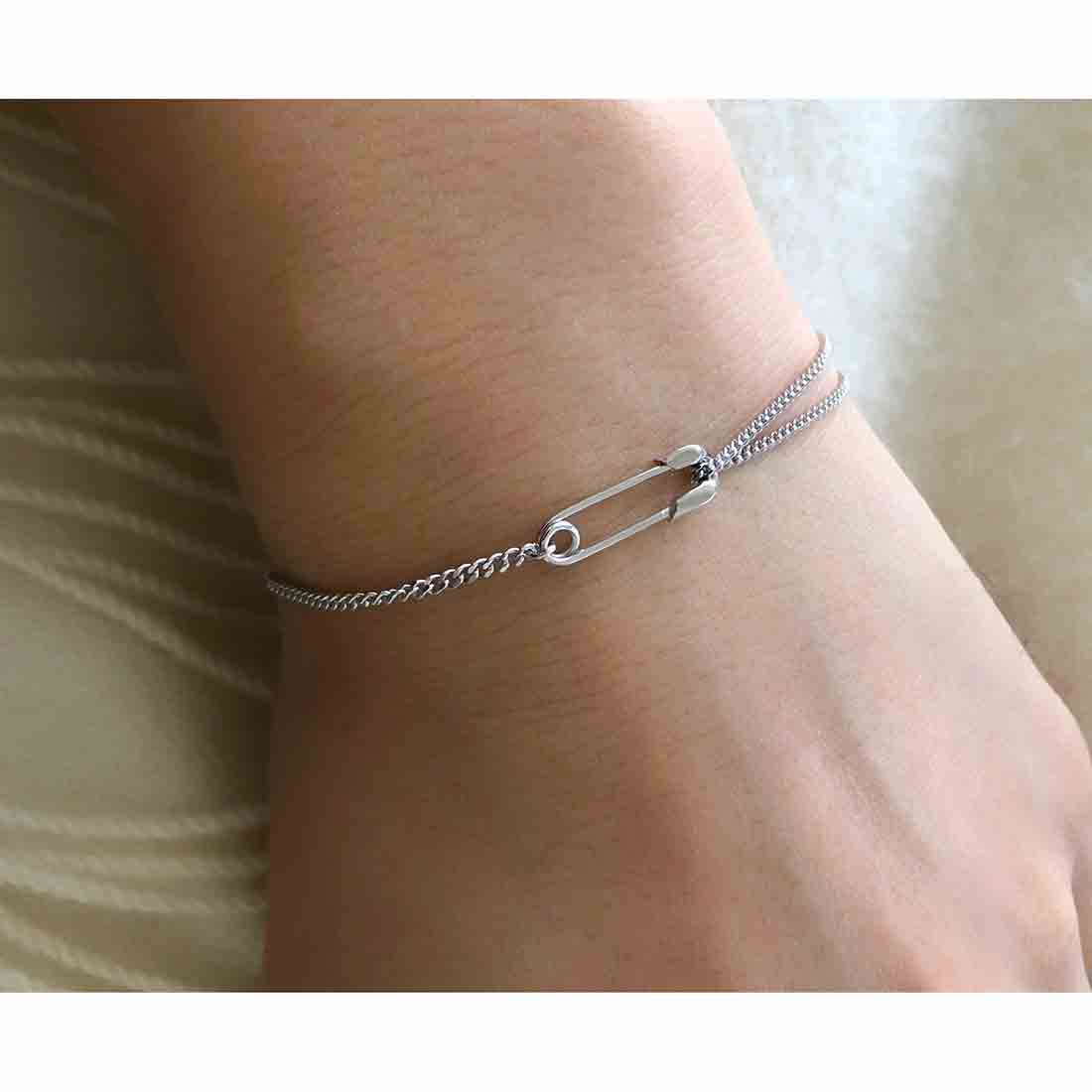 18K　Safety Pin　Bracelet　ブレスレット　ホワイトゴールド　着用写真