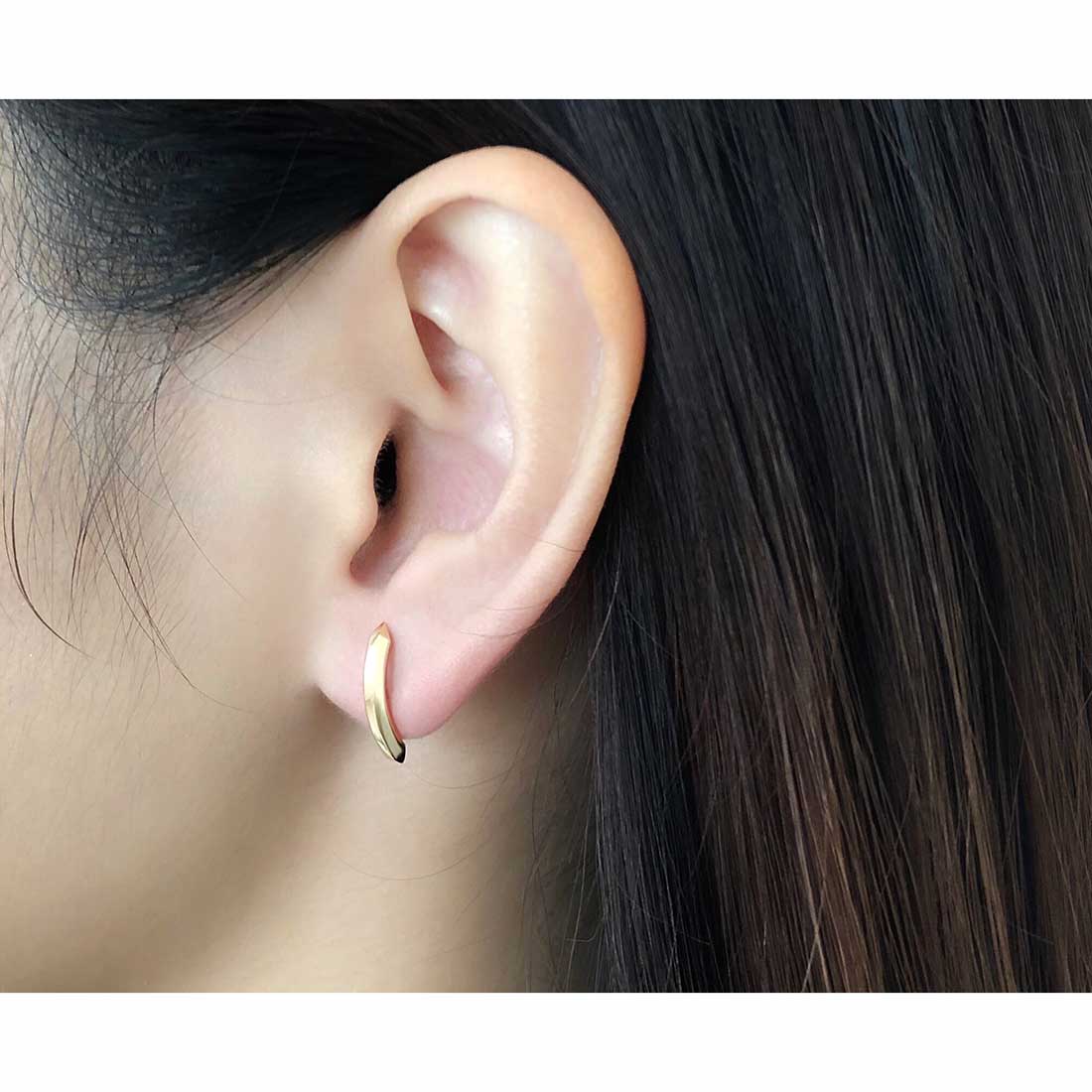 18K イエローゴールド Crystal クリスタル 片耳ピアス 着用