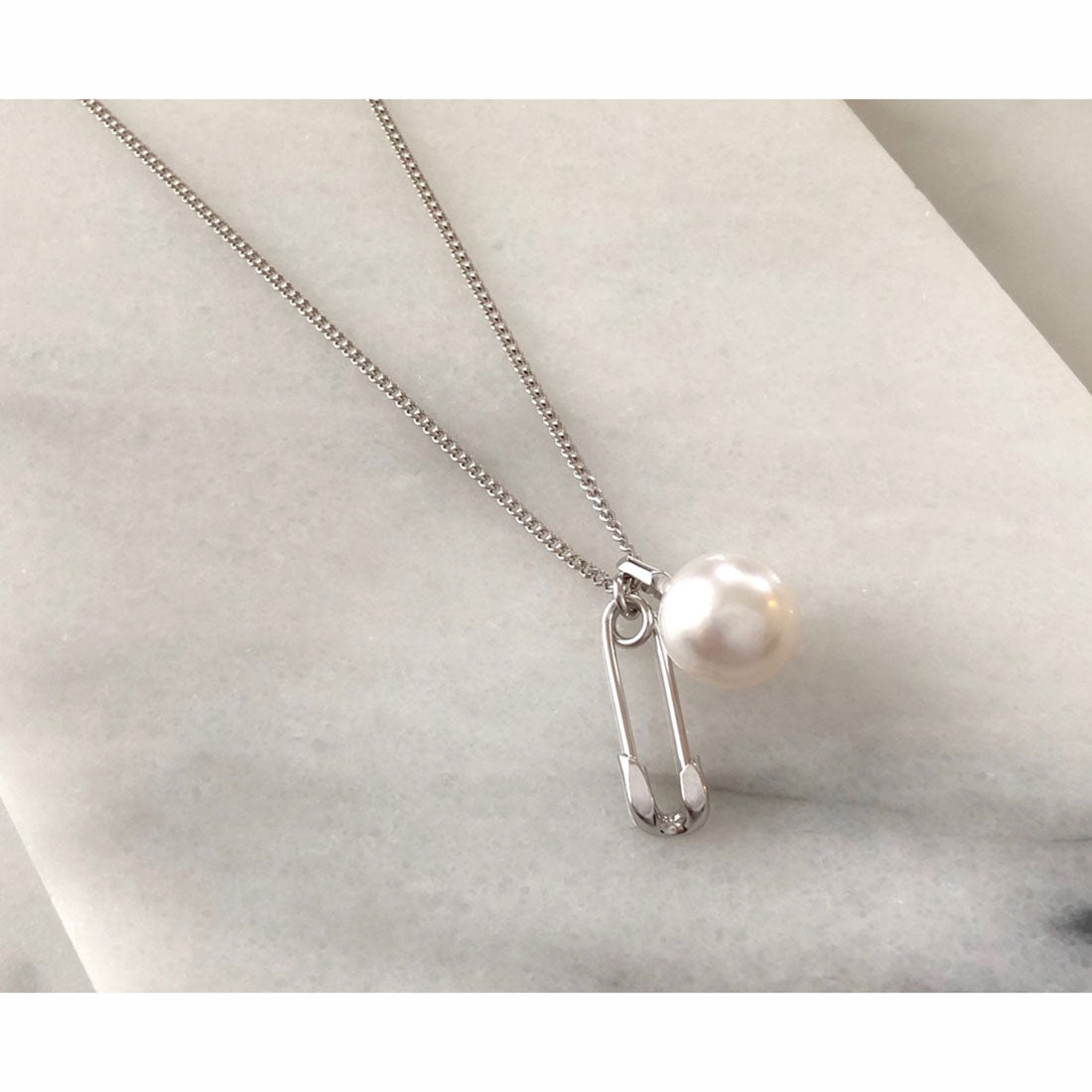 18K Pearl パール Charm チャーム ホワイトゴールド コーディネート写真