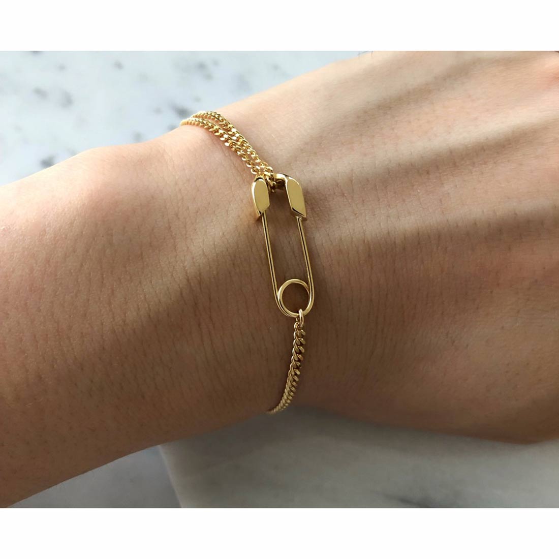 18K Bracelet ブレスレット Safety Pin イエローゴールド 着用