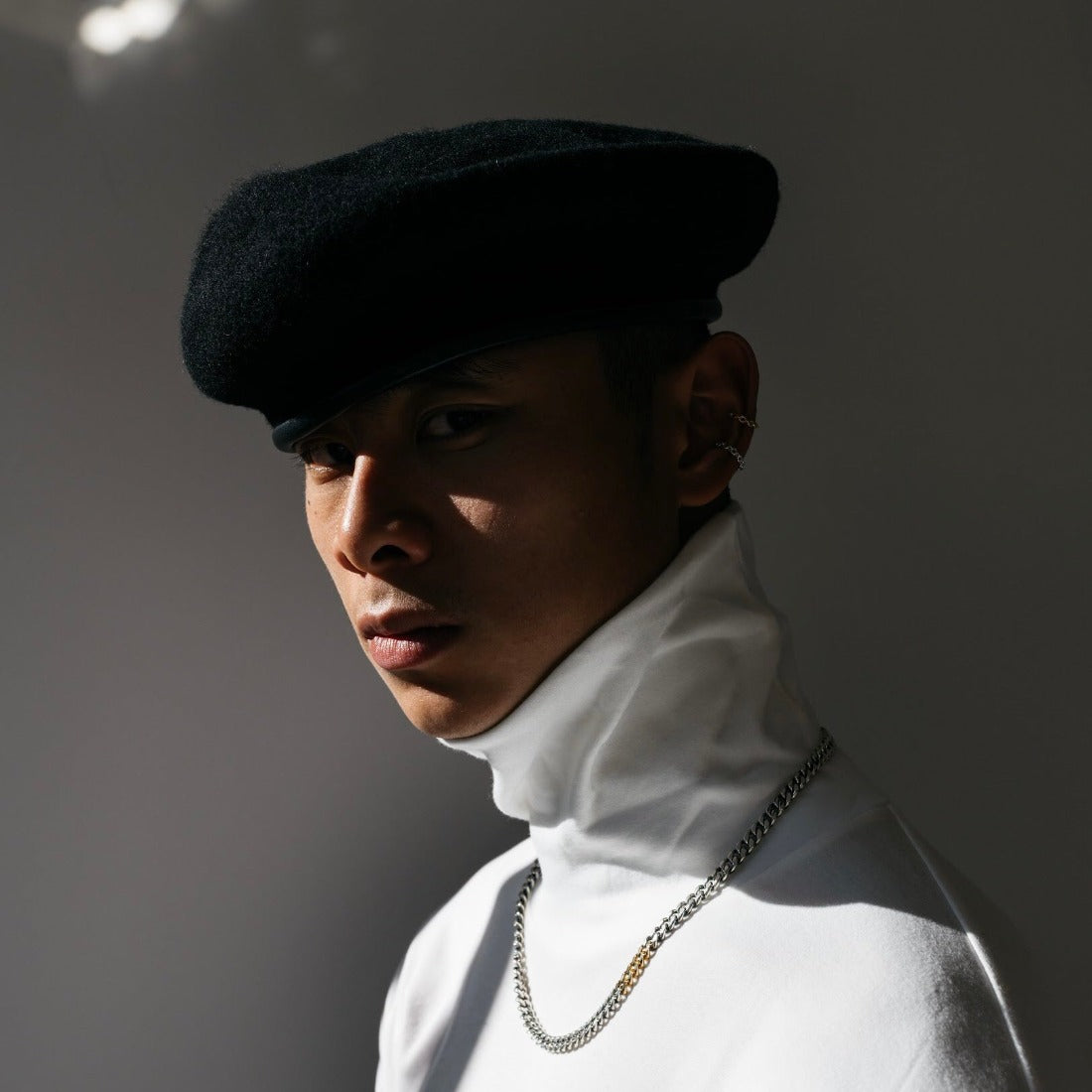 18K イヤーカフ Ear Cuff Anchor Chain 着用