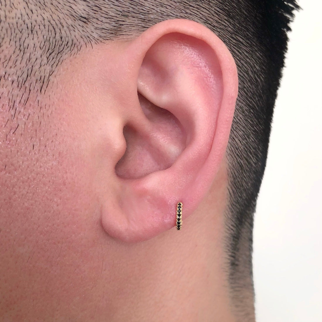 18K Hoop フープピアス Black Diamond ブラックダイア 片耳ピアス イエローゴールド 着用 男性