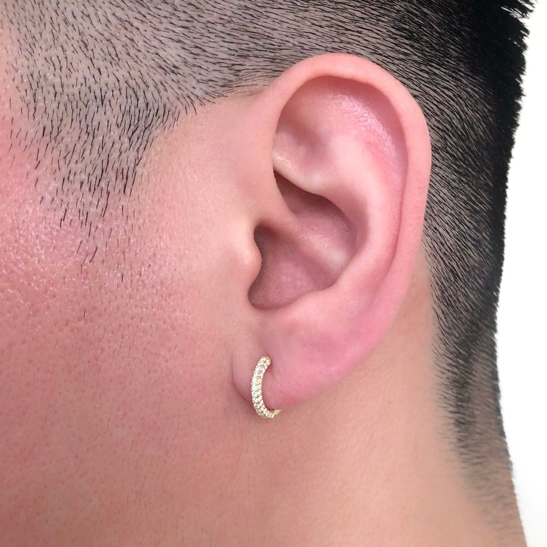 18K Small スモールサイズ Hoop フープピアス Diamond ダイアモンド 片耳ピアス イエローゴールド 着用写真