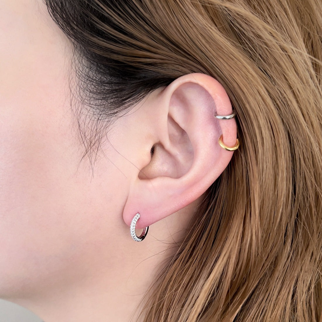 18K Small スモールサイズ Hoop フープピアス Diamond ダイアモンド 片耳ピアス ホワイトゴールド 着用写真