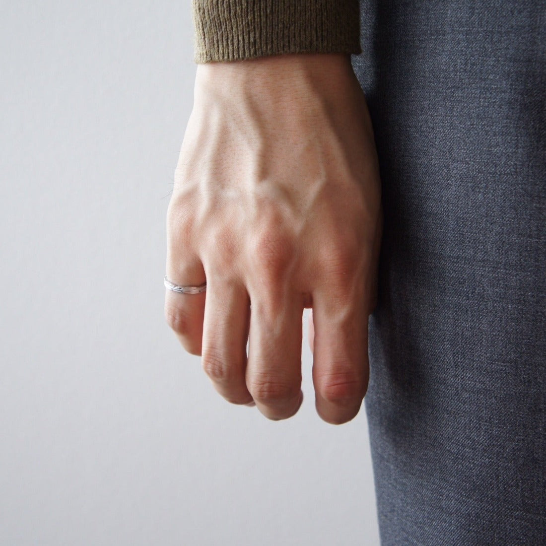 18K Ring リング 羽 フェザー ホワイトゴールド 着用