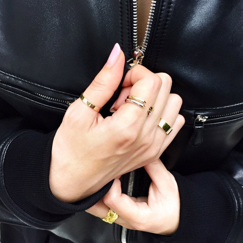 18K イエローゴールド Crystal クリスタル Ring リング 着用 コーディネート