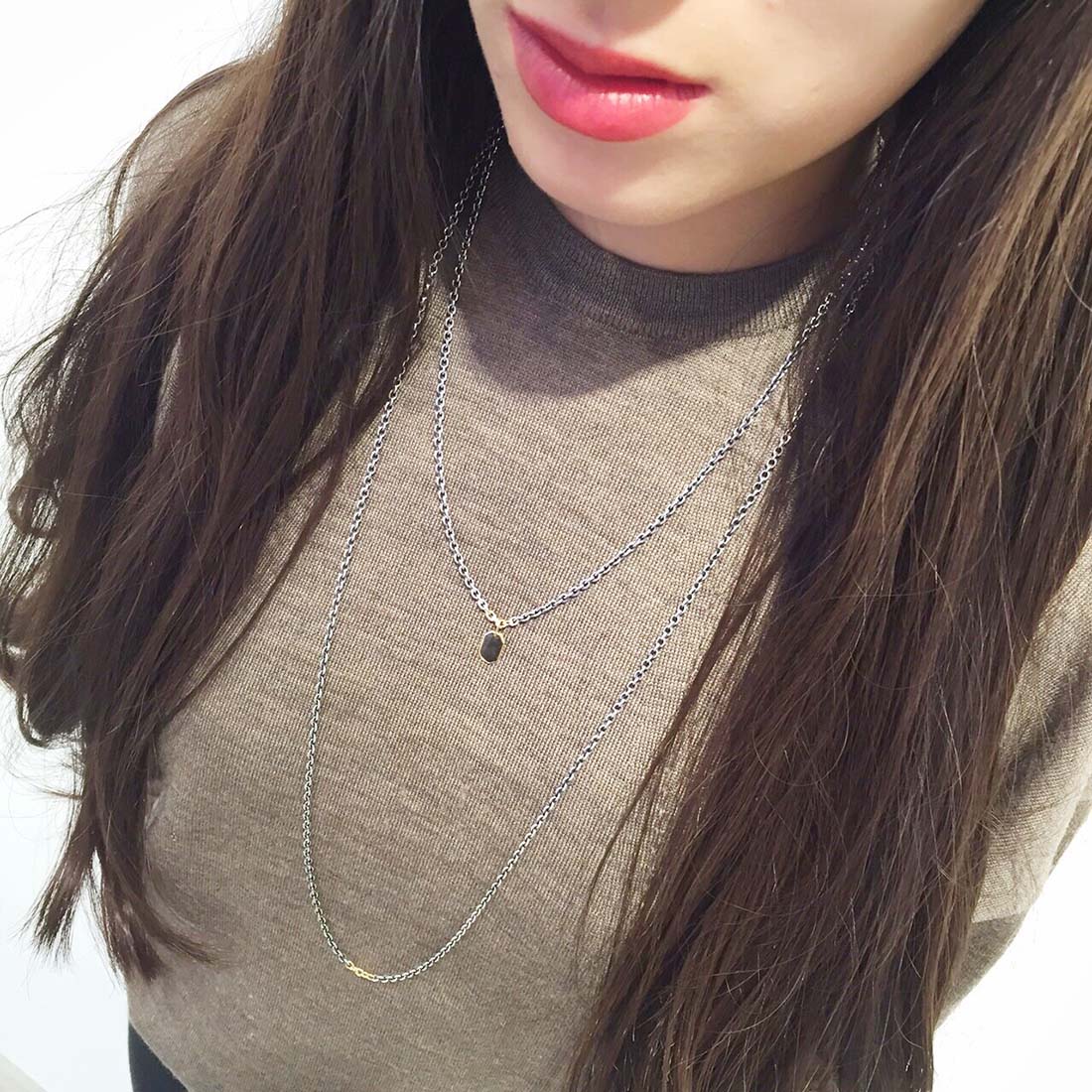 18K イエローゴールド クリスタルチャーム Charm 着用 コーディネート