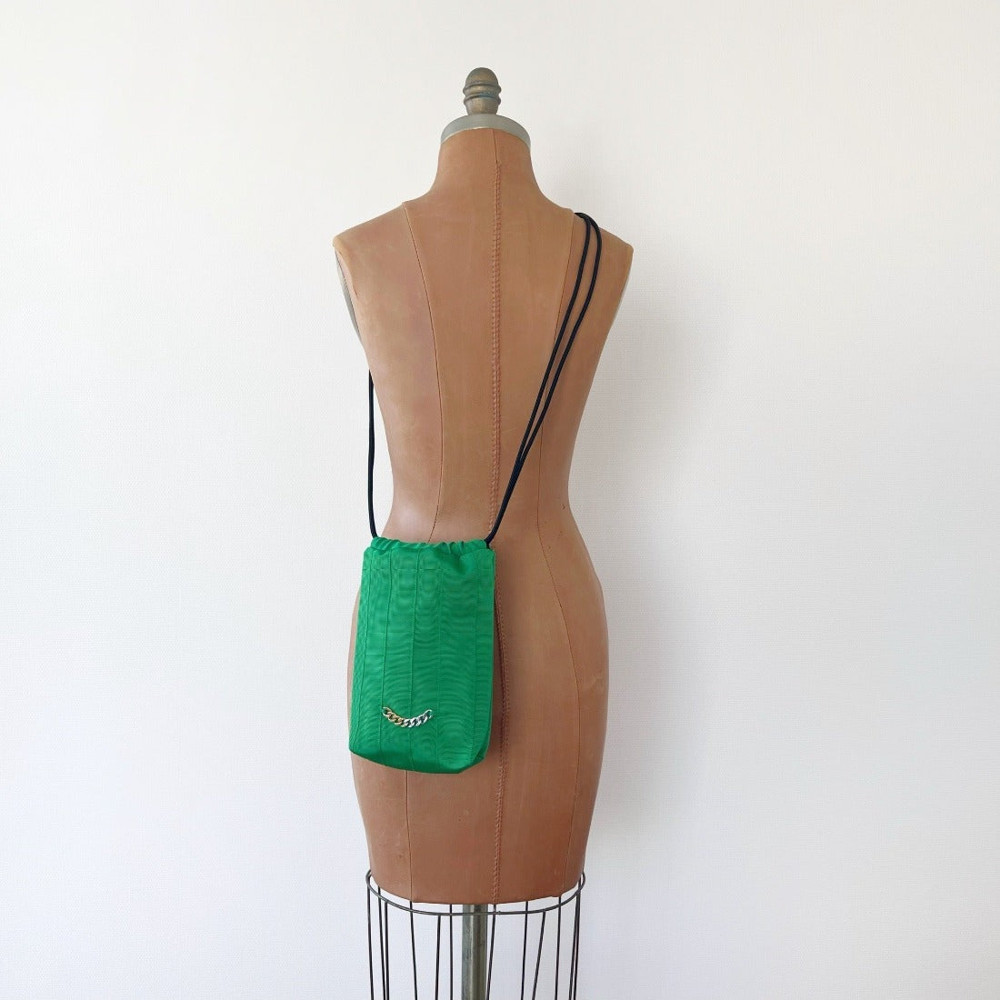 グリーン クロスボディ ミニバック Crossbody Mini Bag  着用