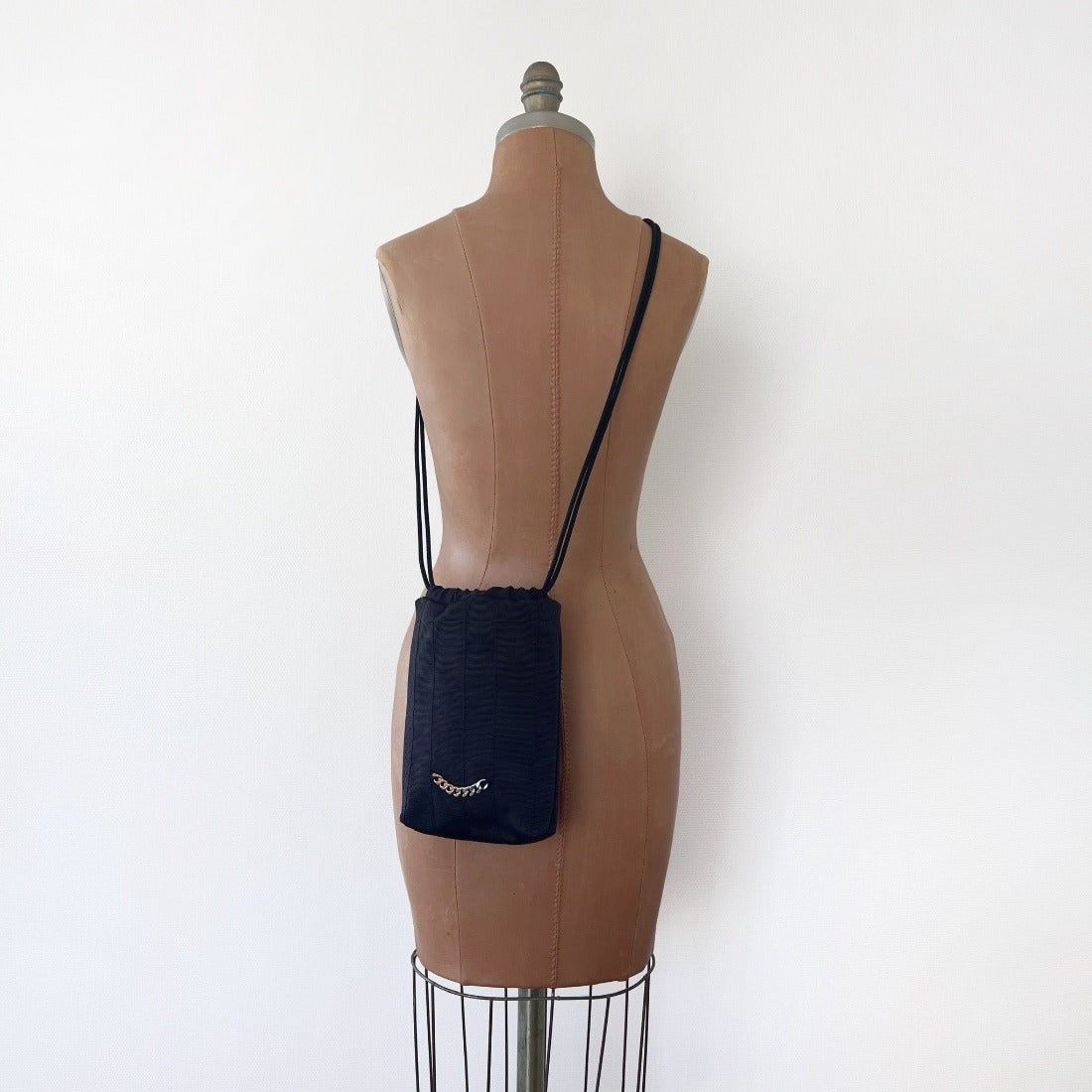 ブラック クロスボディ ミニバック Crossbody Mini Bag 着用