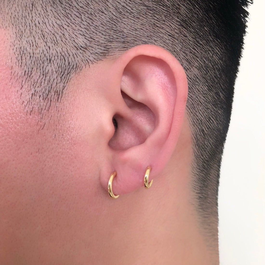 K18 Hoop イエローゴールド フープピアス 着用