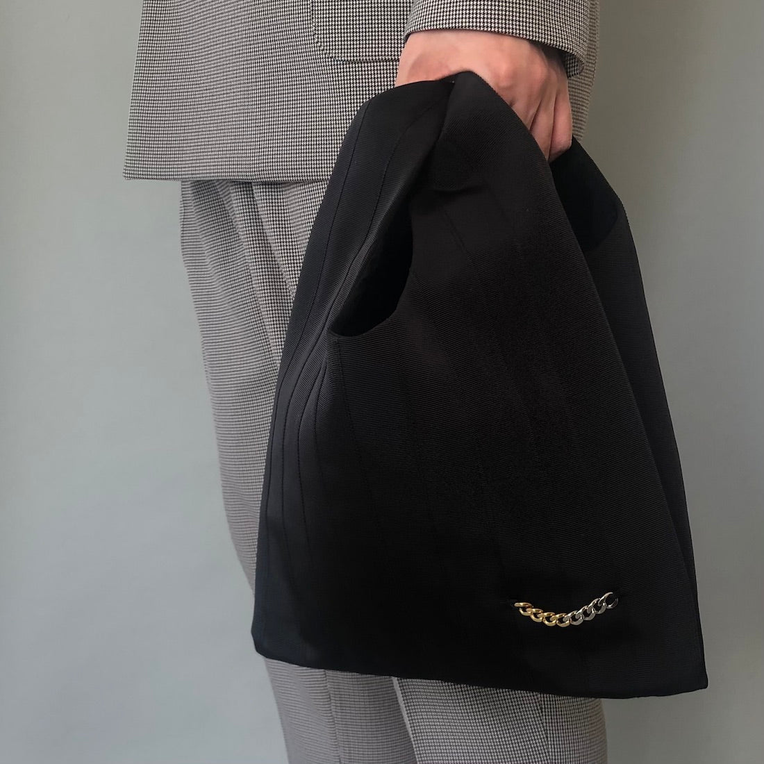 Shopper bag ショッパーバック グログランリボン ミディアムサイズ BLACK 着用