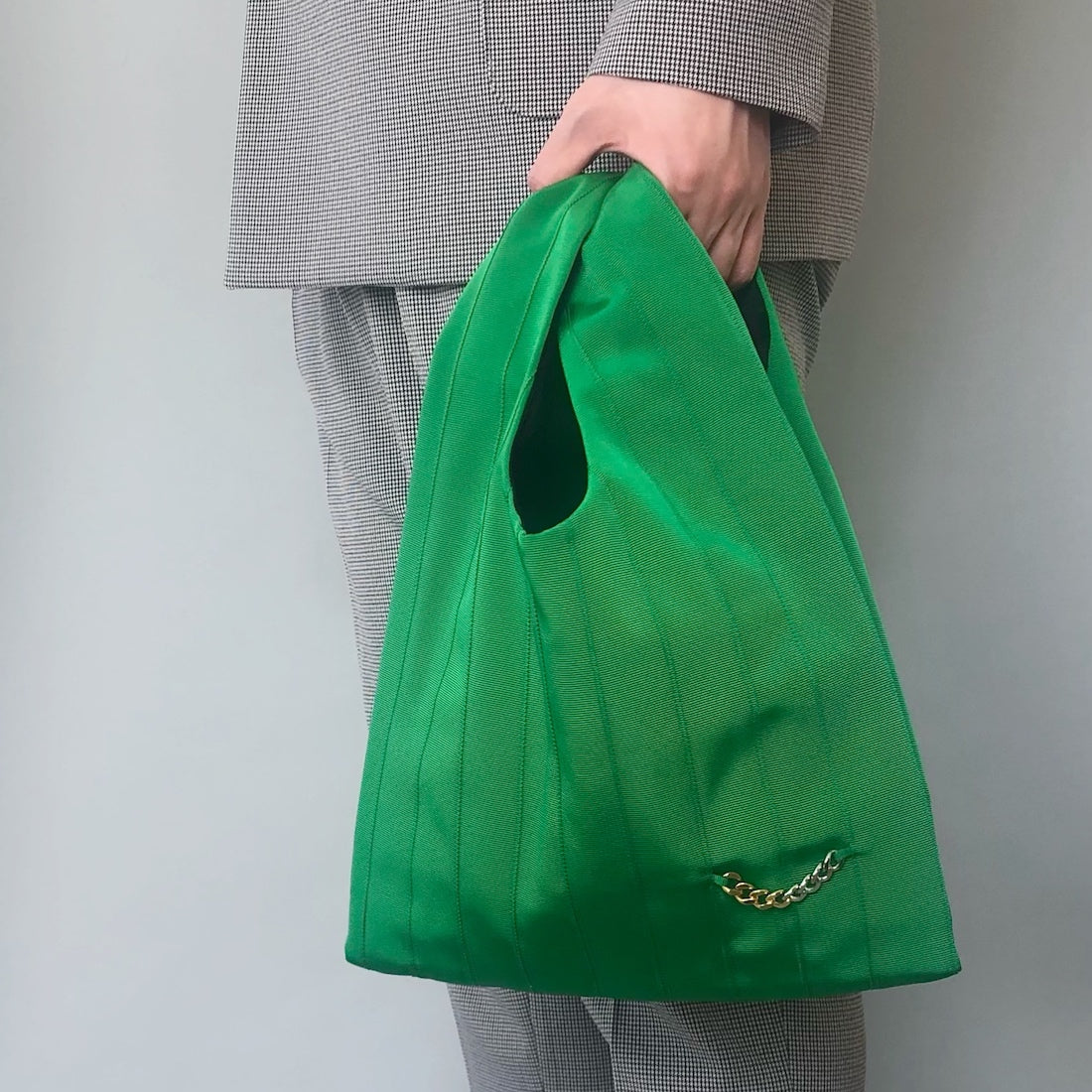 Shopper bag ショッパーバック グログランリボン ミディアムサイズ GREEN 着用