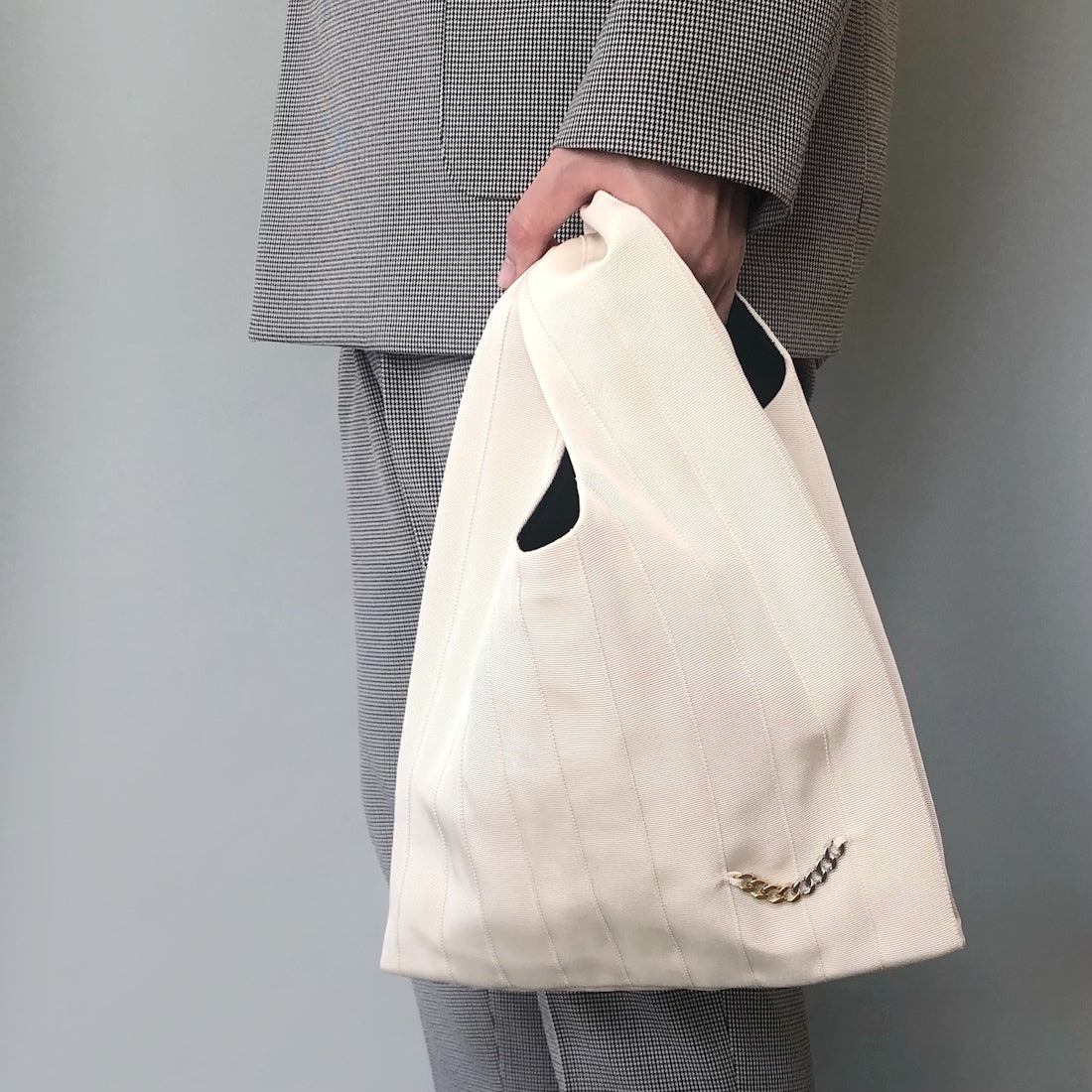 Shopper bag ショッパーバック グログランリボン ミディアムサイズ IVORY 着用