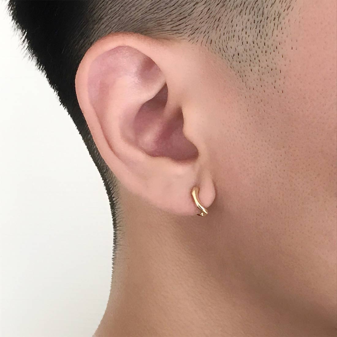 18K　イエローゴールド　片耳ピアス　右耳用　Sサイズ　着用