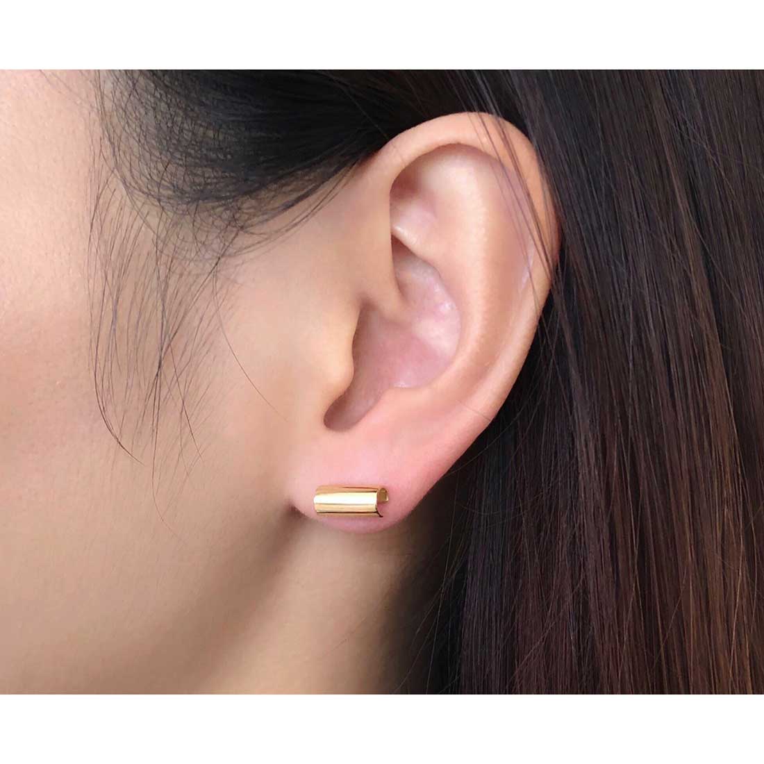 18K　イエローゴールド　片耳ピアス　着用