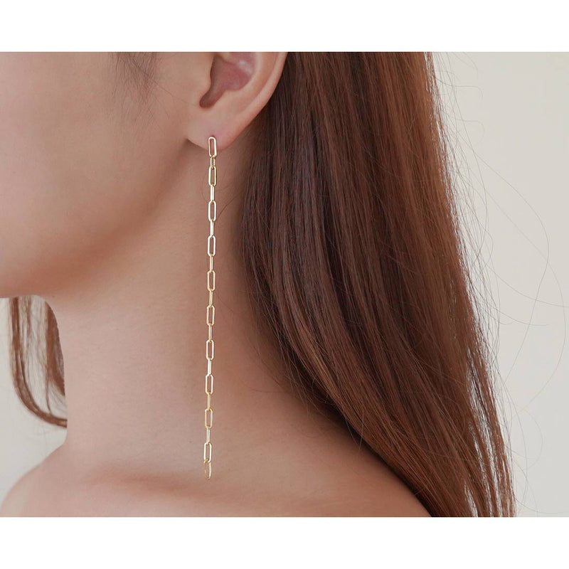 18K　Earring　片耳ピアス　Long Link Chain　ロングリンクチェーン　イエローゴールド　着用