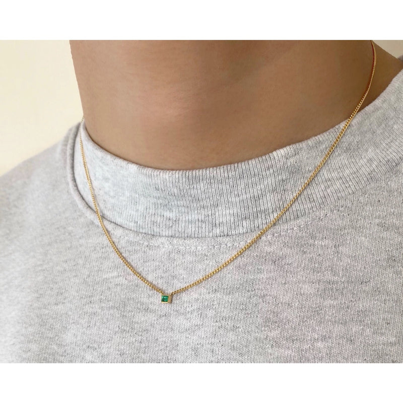18K　イエローゴールド　Necklace　ネックレス　Curb Chain　カーブチェーン　Emerald　エメラルド　着用